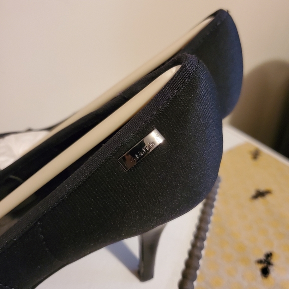 Calvin klein black heels. - Picture 4 of 12